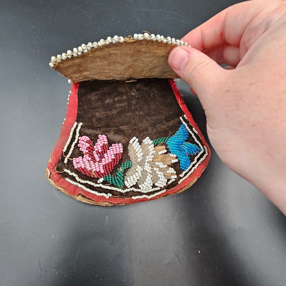 Antique Native American Iroquois Beaded Velvet Purse Floral Flaps 1890s-1910s - Picture 3 of 9